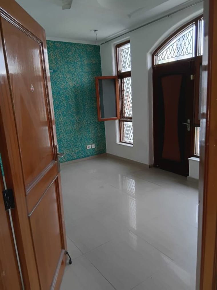 Room, rwa-apartments-sector-50 5 Bedroom 150 Sq.Mt. Independent House In Sector 50 Noida 9997964