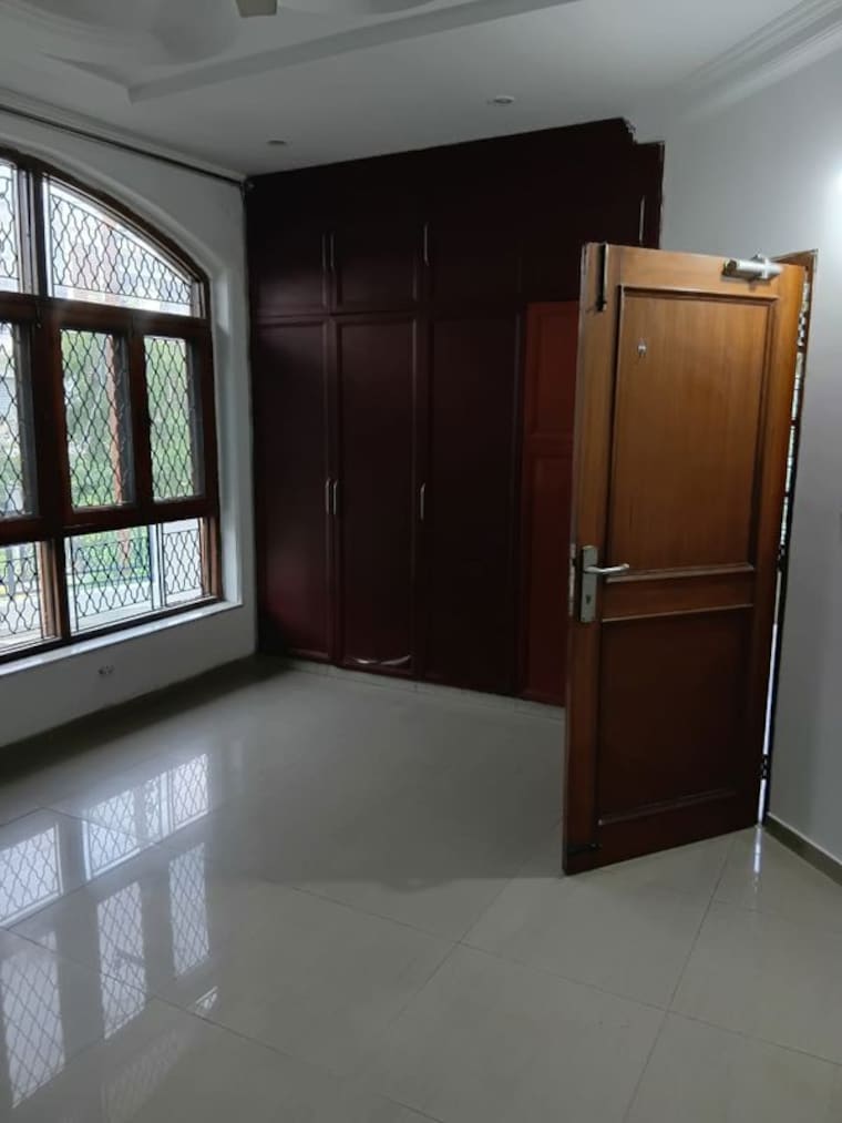 Bedroom, rwa-apartments-sector-50 5 Bedroom 150 Sq.Mt. Independent House In Sector 50 Noida 9997964