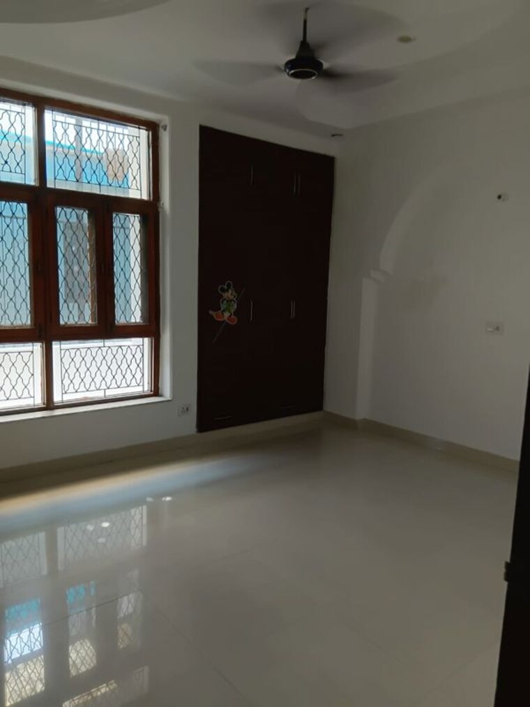 Room, rwa-apartments-sector-50 5 Bedroom 150 Sq.Mt. Independent House In Sector 50 Noida 9997964