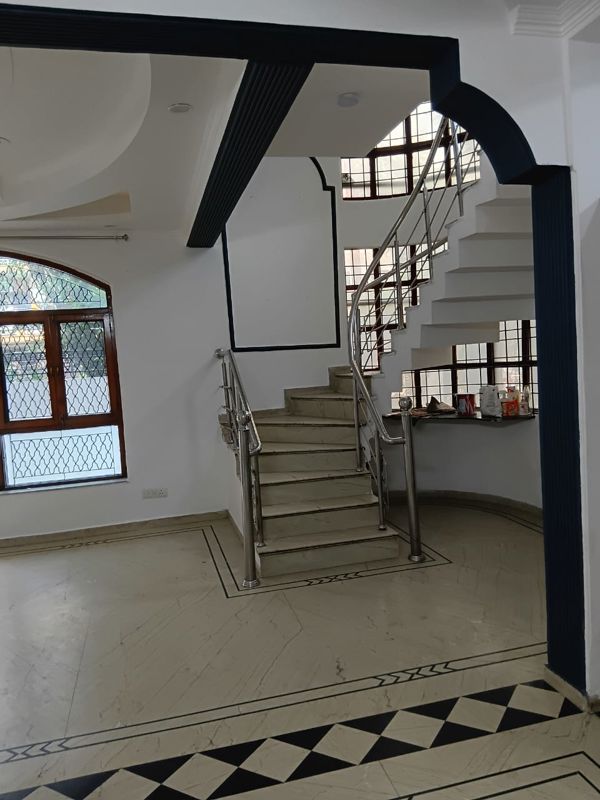 5 BHK + Servant Room Independent House For Rent in RWA Apartments Sector 50