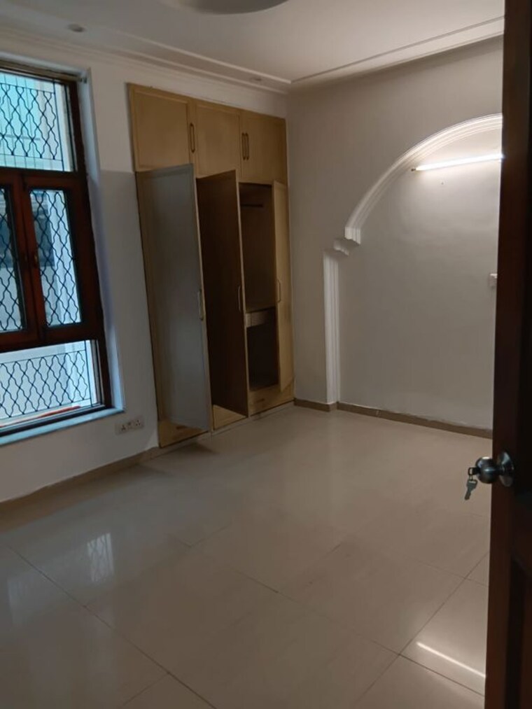 Room, rwa-apartments-sector-50 5 Bedroom 150 Sq.Mt. Independent House In Sector 50 Noida 9997964