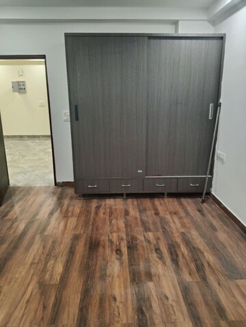 Room in 2 BHK Builder Floor at Ansal Plaza Sector-23, Sector 23 – for Rent