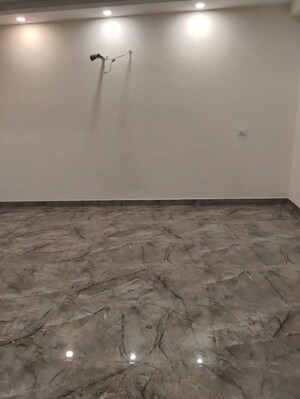 Room in 2 BHK Builder Floor at Ansal Plaza Sector-23, Sector 23 – for Rent