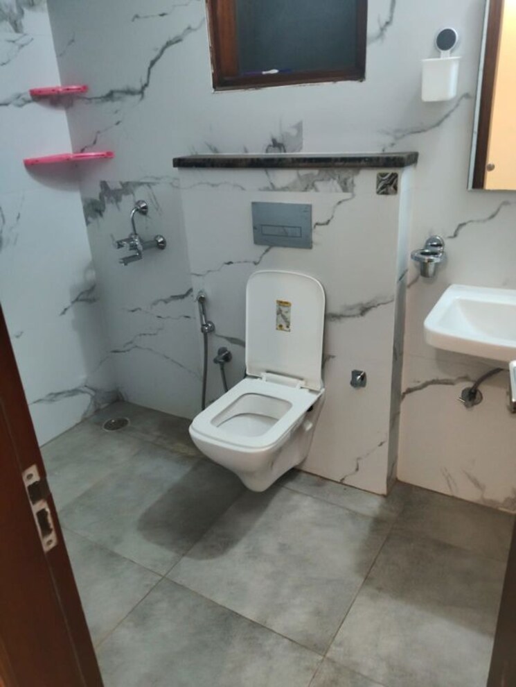 Bathroom, ansal-plaza-sector-23 2 Bedroom 1000 Sq.Ft. Builder Floor In Sector 23 Gurgaon 9997983