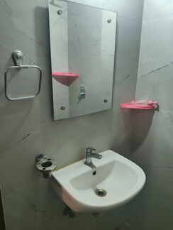 2 BHK Builder Floor For Rent in Ansal Plaza Sector-23