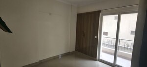 Room in 3 BHK Apartment at Amrapali Crystal Homes, Sector 76 – for Rent