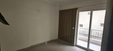 Room in 3 BHK Apartment at Amrapali Crystal Homes, Sector 76 – for Rent