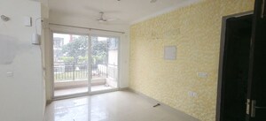 Room in 3 BHK Apartment at Amrapali Crystal Homes, Sector 76 – for Rent