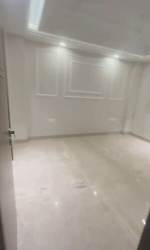 Room in 3 BHK Apartment at Ansal API Esencia, Sector 67 – for Rent