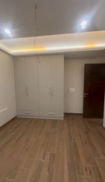 Room in 3 BHK Apartment at Ansal API Esencia, Sector 67 – for Rent