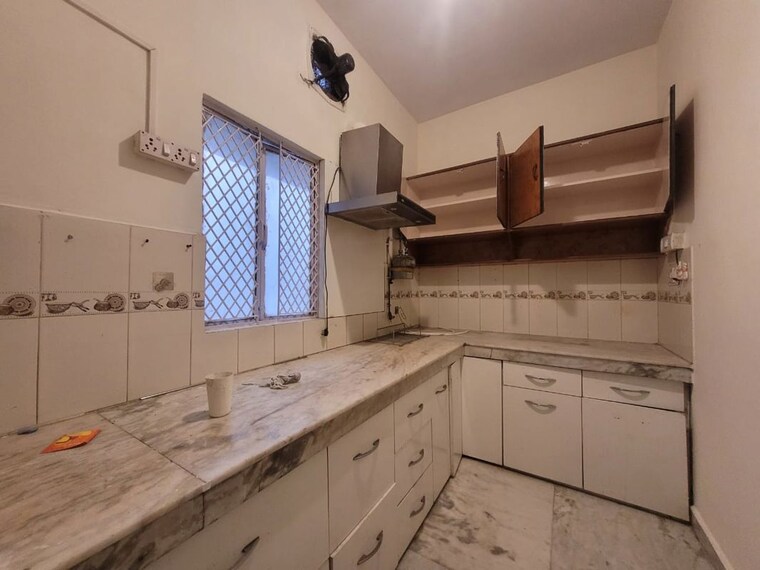 Kitchen, sheikh sarai 3 Bedroom 1500 Sq.Ft. Builder Floor In Sheikh Sarai Delhi 9998080