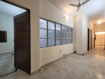 Room in 3 BHK Builder Floor at Sheikh Sarai – for Rent