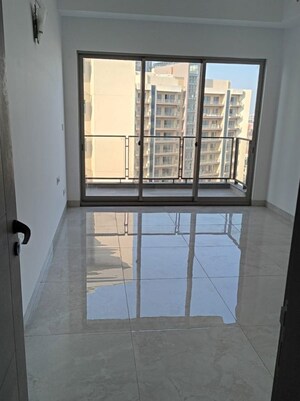 Room in 3.5 BHK Apartment at Shalimar One World Belvedere Court 3, Malesemau – for Rent