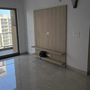 Room in 3.5 BHK Apartment at Shalimar One World Belvedere Court 3, Malesemau – for Rent