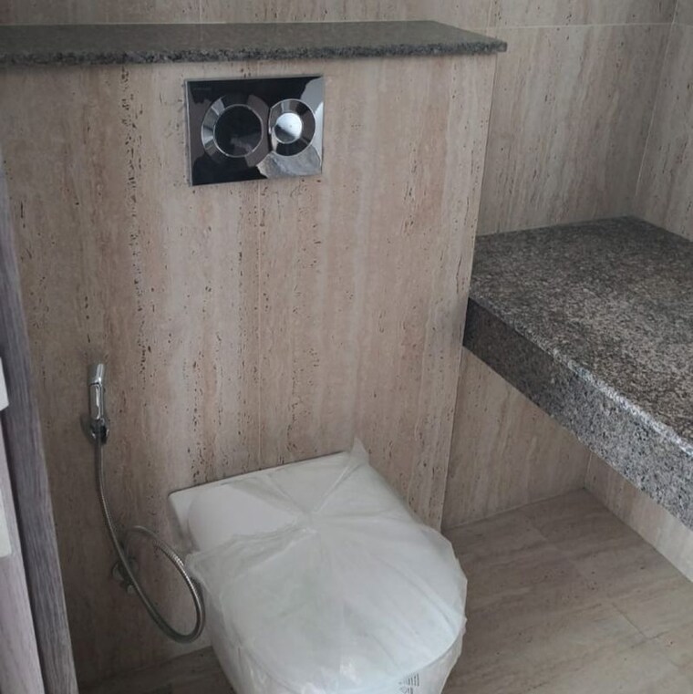 Bathroom, shalimar-one-world-belvedere-court-3 3.5 Bedroom 2155 Sq.Ft. Apartment In Malesemau Lucknow 9998082