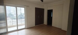 Room in 3 BHK Apartment at Amrapali Crystal Homes, Sector 76 – for Rent