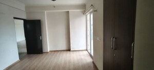 Room in 3 BHK Apartment at Amrapali Crystal Homes, Sector 76 – for Rent
