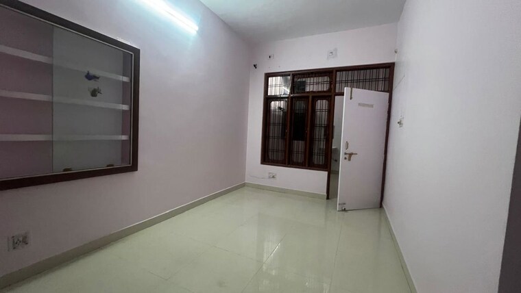 Room, sant nagar 2.5 Bedroom 924 Sq.Ft. Builder Floor In Sant Nagar Delhi 9998173