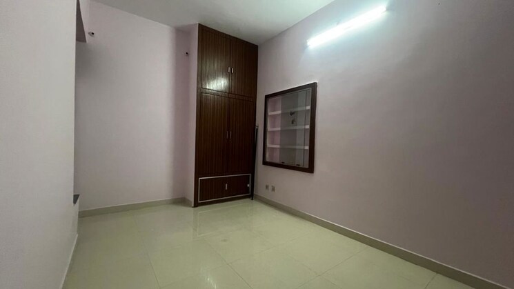 Room, sant nagar 2.5 Bedroom 944 Sq.Ft. Builder Floor In Sant Nagar Delhi 9998179