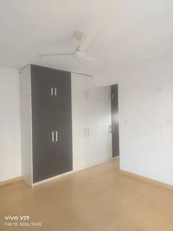 3 BHK + Servant Room Apartment For Rent in DLF Richmond Park