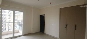Room in 4 BHK Apartment at Amrapali Crystal Homes, Sector 76 – for Rent