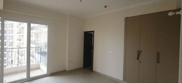 Room in 4 BHK Apartment at Amrapali Crystal Homes, Sector 76 – for Rent