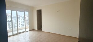 Room in 4 BHK Apartment at Amrapali Crystal Homes, Sector 76 – for Rent