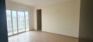 Room in 4 BHK Apartment at Amrapali Crystal Homes, Sector 76 – for Rent