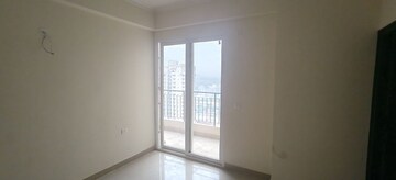 Room in 4 BHK Apartment at Amrapali Crystal Homes, Sector 76 – for Rent