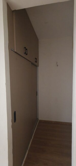 Room in 4 BHK Apartment at Amrapali Crystal Homes, Sector 76 – for Rent