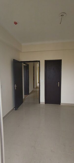 Room in 4 BHK Apartment at Amrapali Crystal Homes, Sector 76 – for Rent