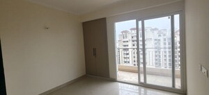 Room in 4 BHK Apartment at Amrapali Crystal Homes, Sector 76 – for Rent