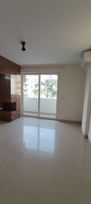 Room in 3 BHK Apartment at Emaar Emerald Floors Premier, Sector 65 – for Rent