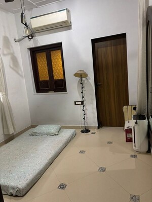 Bedroom in 2 BHK Apartment at Bandra West – for Rent