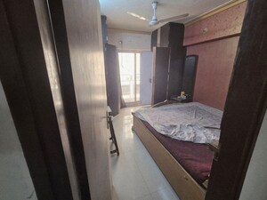 Room in 3 BHK Apartment at Swamy Vivekananda Road – for Rent