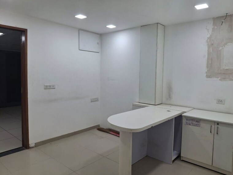 Team Area, shivalik-shilp Commercial Office Space 915 Sq.Ft. In Sanidhya Ahmedabad 9998684