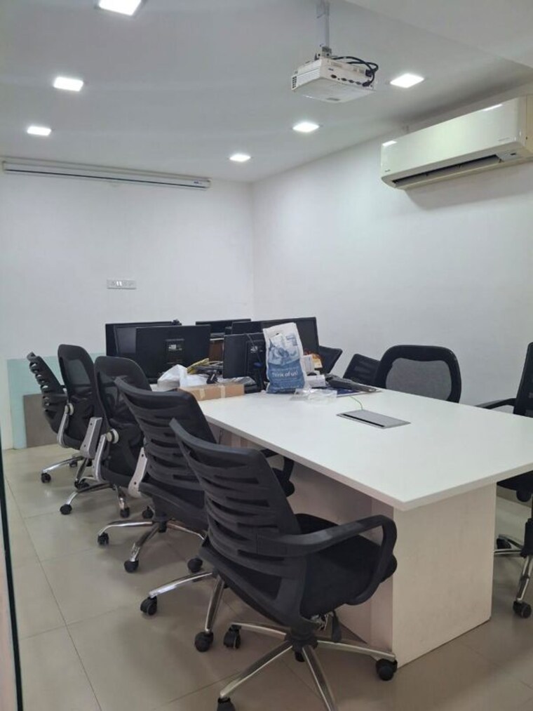 Team Area, shivalik-shilp Commercial Office Space 915 Sq.Ft. In Sanidhya Ahmedabad 9998684
