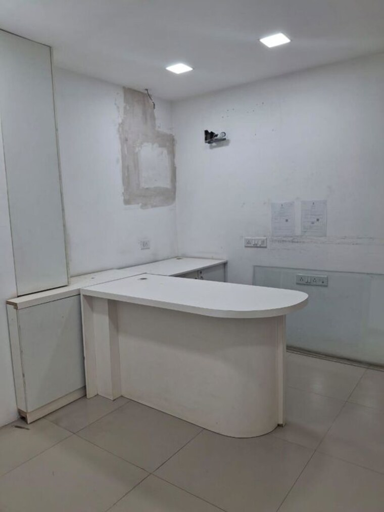 Bathroom, shivalik-shilp Commercial Office Space 915 Sq.Ft. In Sanidhya Ahmedabad 9998684