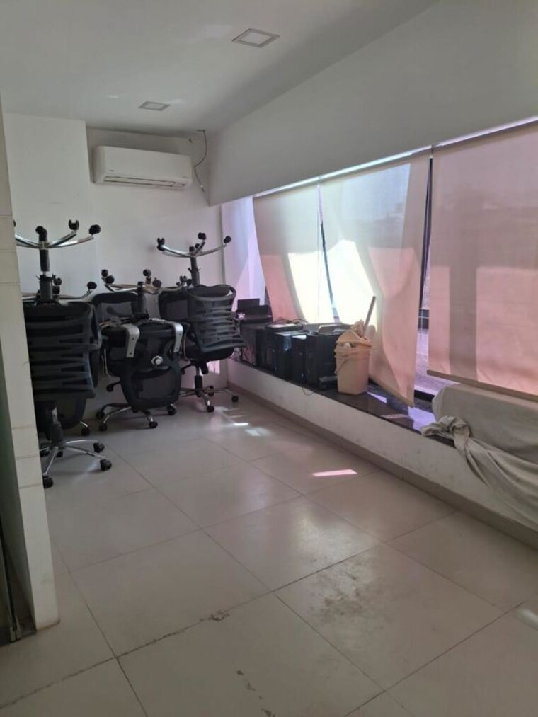 Team Area, shivalik-shilp Commercial Office Space 915 Sq.Ft. In Sanidhya Ahmedabad 9998684