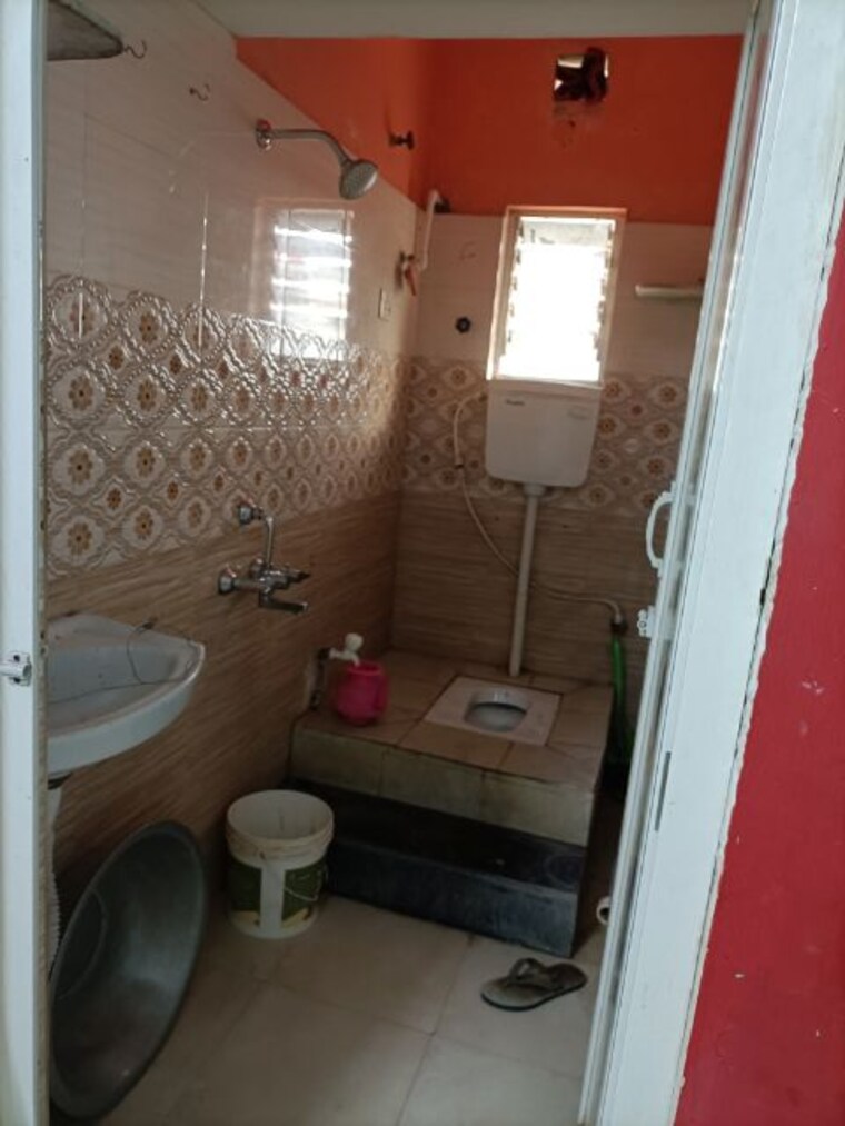 Bathroom, park circus 1.5 Bedroom 450 Sq.Mt. Villa In Park Circus Kolkata 9998727