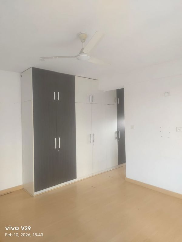 3 BHK + Servant Room Apartment For Rent in DLF Richmond Park