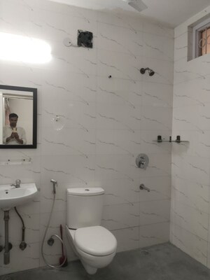 Bathroom in 4 BHK Apartment at Sarita Vihar Pocket-C RWA, Sarita Vihar – for Rent