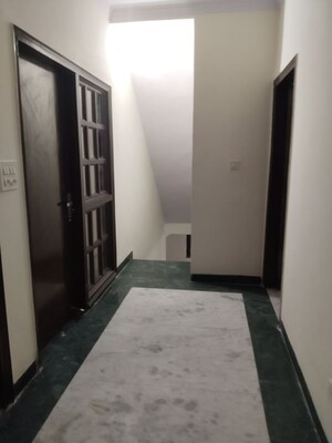 Room in 4 BHK Apartment at Sarita Vihar Pocket-J RWA, Sarita Vihar – for Rent