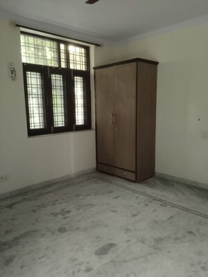 Room in 4 BHK Apartment at Sarita Vihar Pocket-J RWA, Sarita Vihar – for Rent