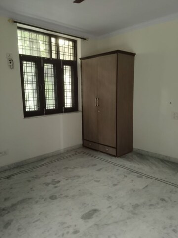 Room in 4 BHK Apartment at Sarita Vihar Pocket-J RWA, Sarita Vihar – for Rent
