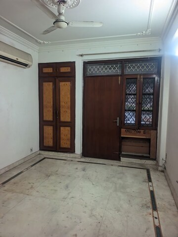 Room in 3 BHK Apartment at Eros Garden Villas, Charmwood Village – for Rent