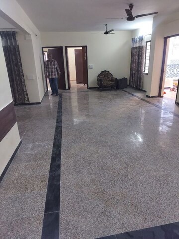 Hall in 4 BHK Apartment at Thaltej – for Rent