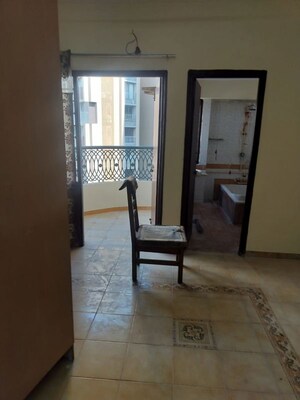 Room in 4 BHK Apartment at Thaltej – for Rent