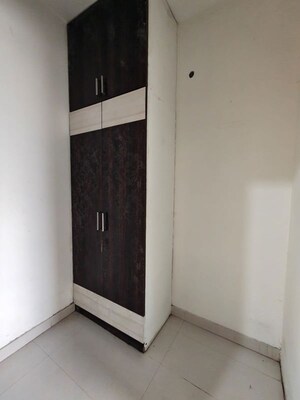 Room in 4 BHK Builder Floor at Sector 4 – for Rent