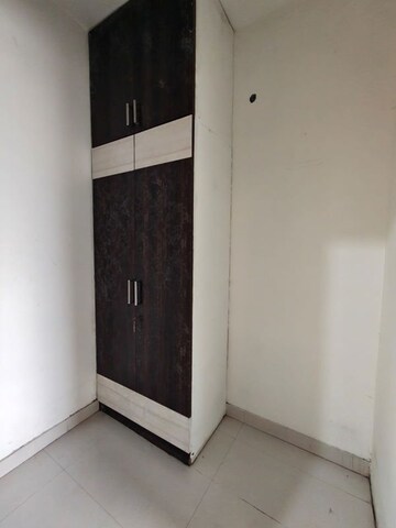 Room in 4 BHK Builder Floor at Sector 4 – for Rent